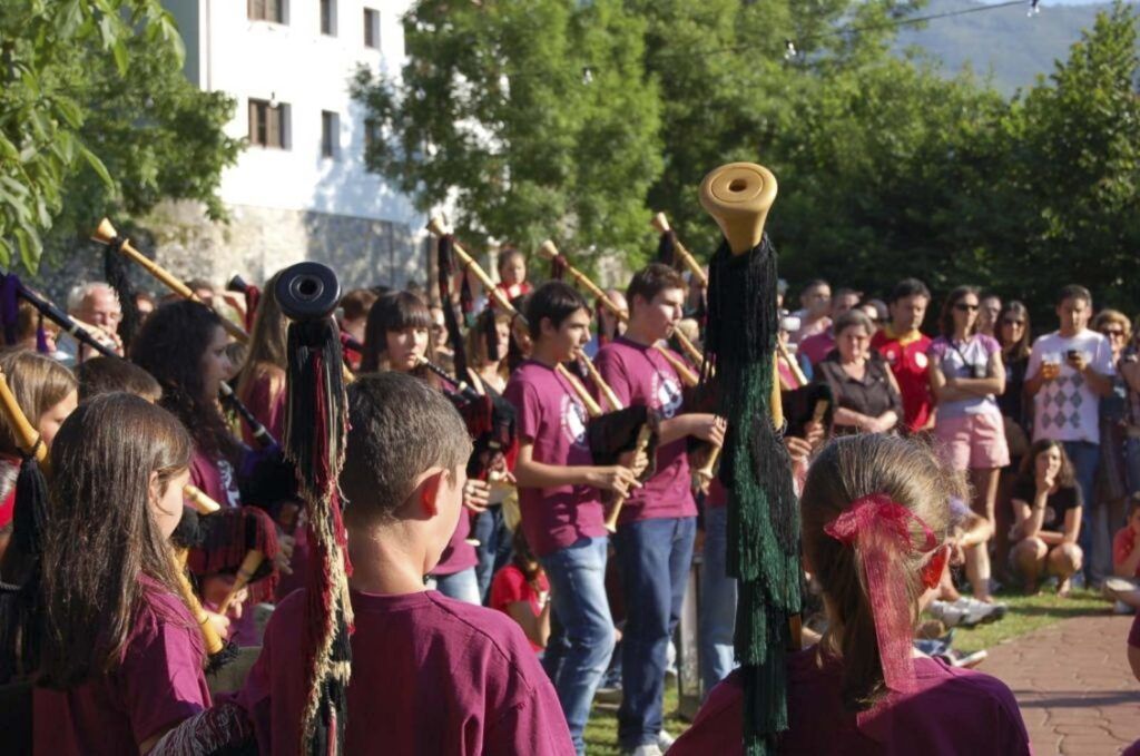 asociacion cultural llacin 6